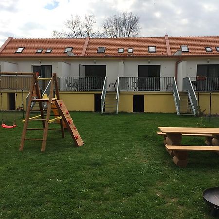Apartmany Хлоховец Екстериор снимка